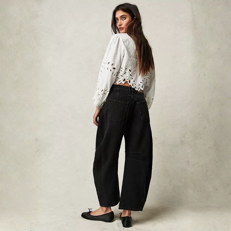 Women’s barrel jeans mid rise wide leg cropped baggy denim pants in black, back view
