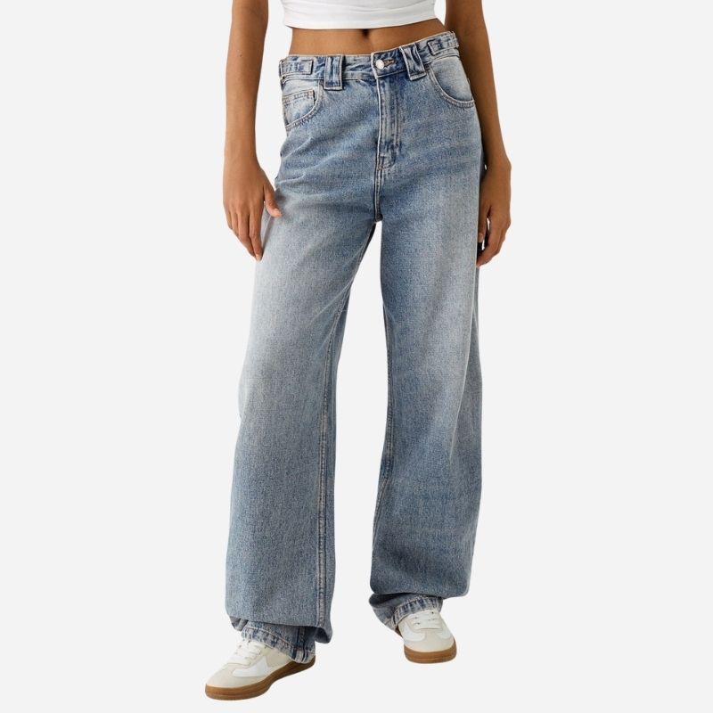 High waisted baggy wide leg jeans for women with cargo pockets denim in blue, front view