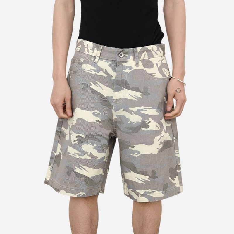 Men's camouflage cargo jeans short stretch relaxed fit denim short pants in grey, front view
